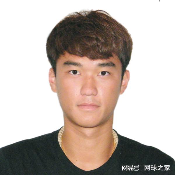 他的对手是, 赛事上获得, 赛资格赛上
