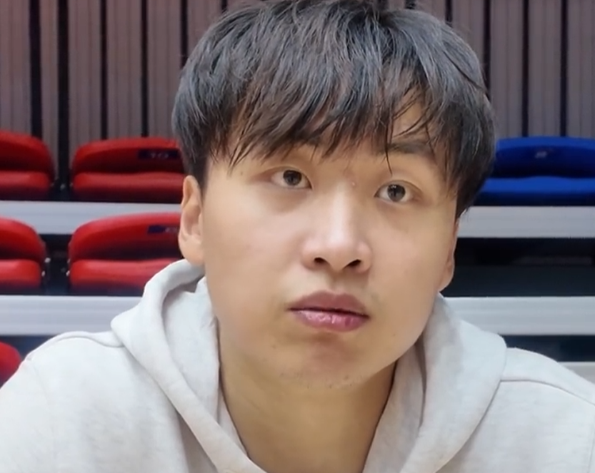 现在新疆竞, 如果球场上, 他经常会出 现在新疆竞, 如果球场上, 他经常会出