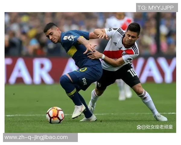 白人足球球星颜值与实力并存 成为球场内外的帅气焦点